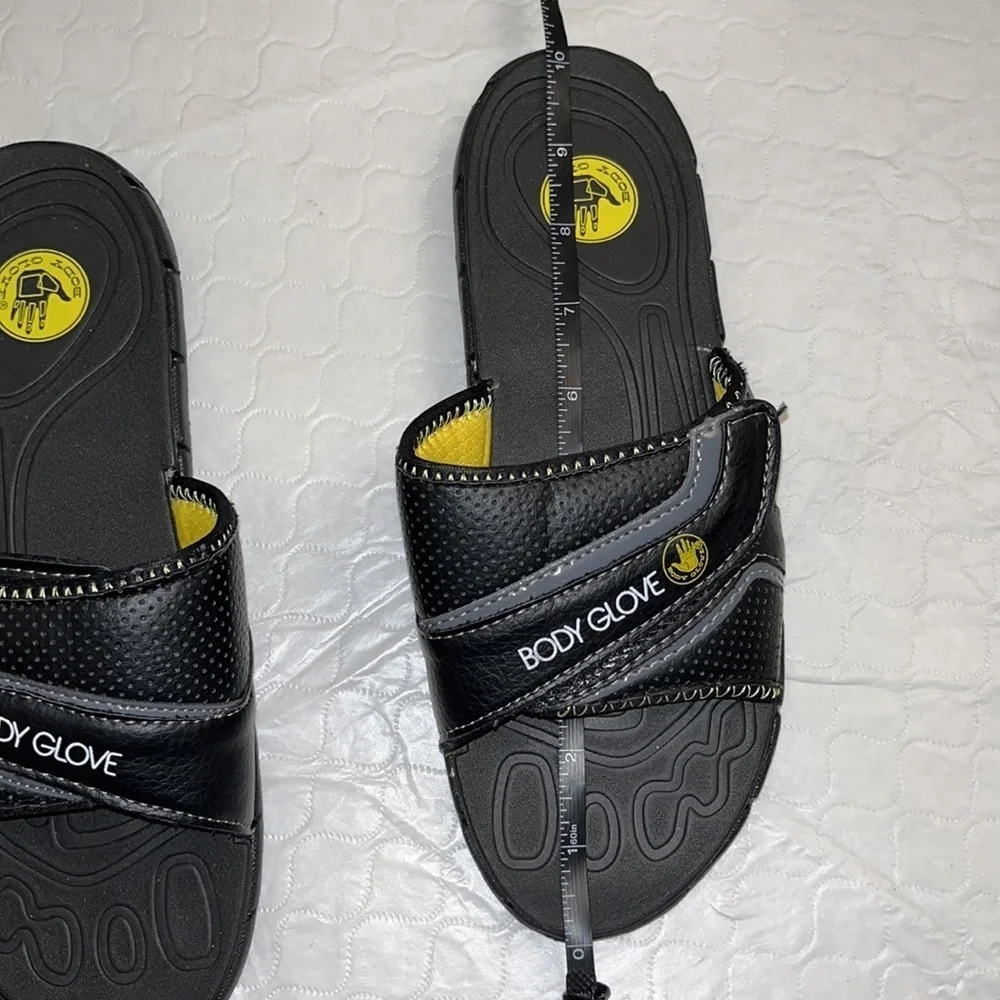 Body Glove black flip flops